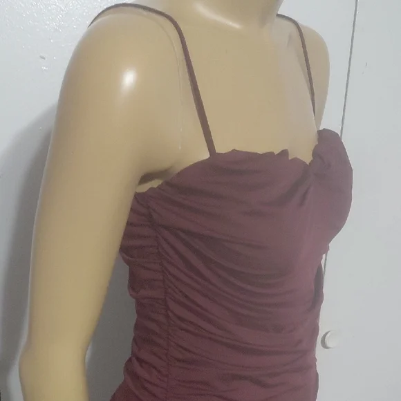 ♻️👗 Burgundy Ruched Dress - Picture 8 of 15